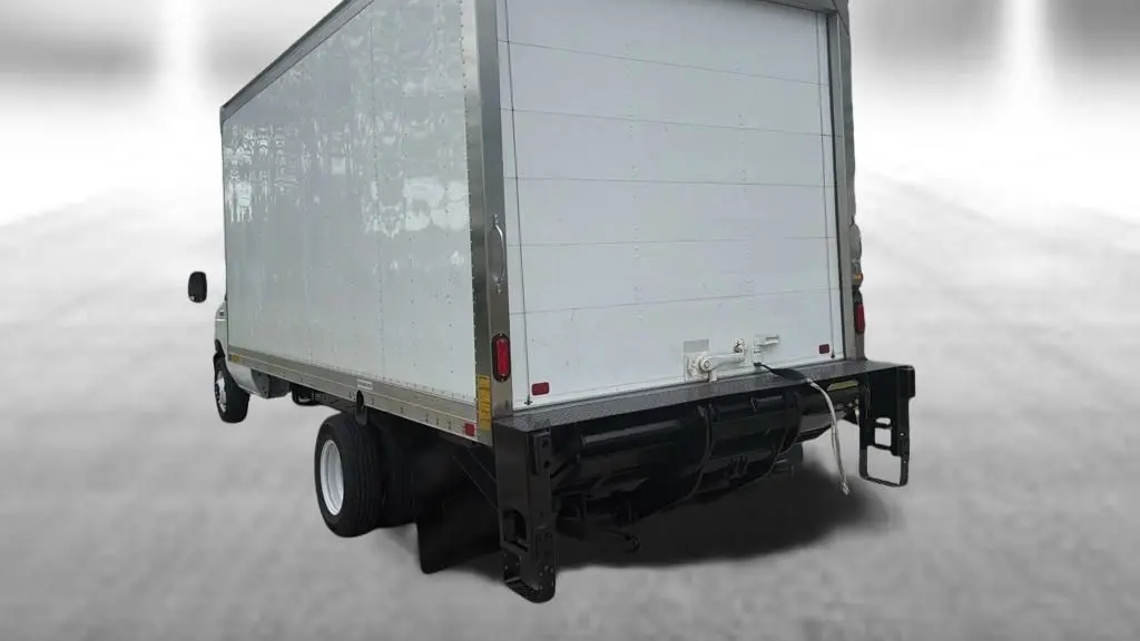 2024 Ford E-Series E-450 SD