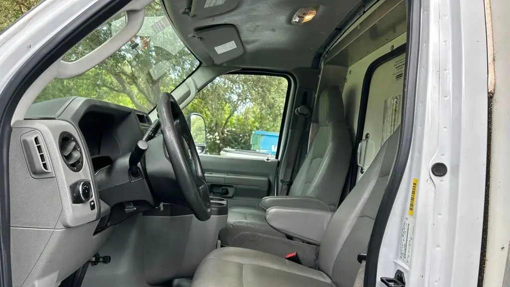 2024 Ford E-Series E-450 SD