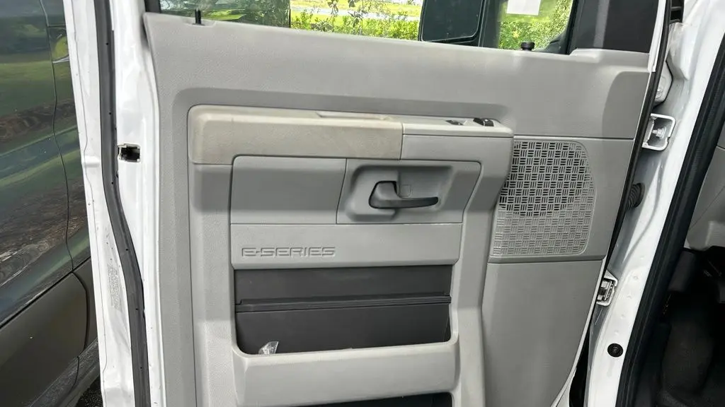 2024 Ford E-Series E-450 SD