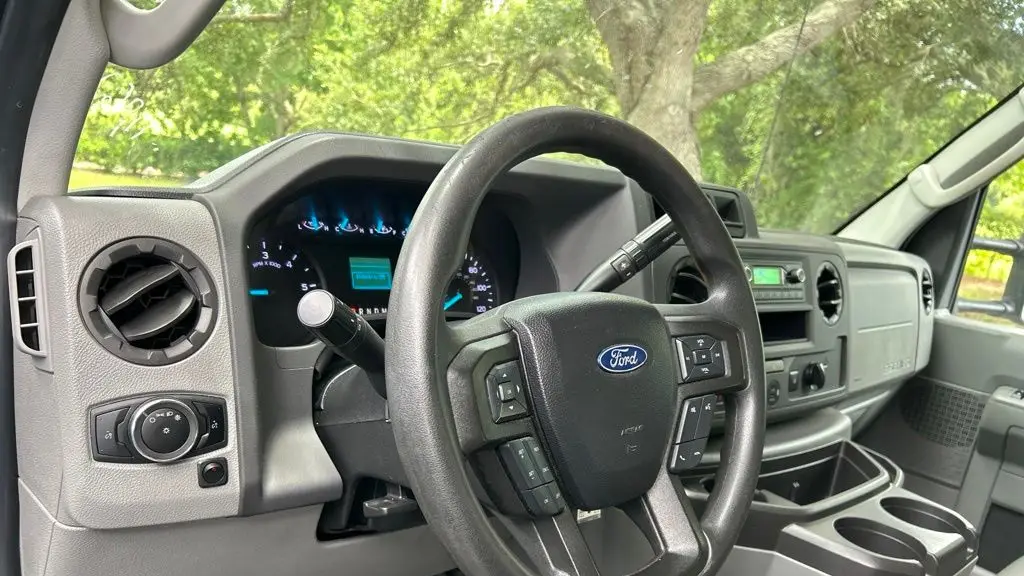 2024 Ford E-Series E-450 SD