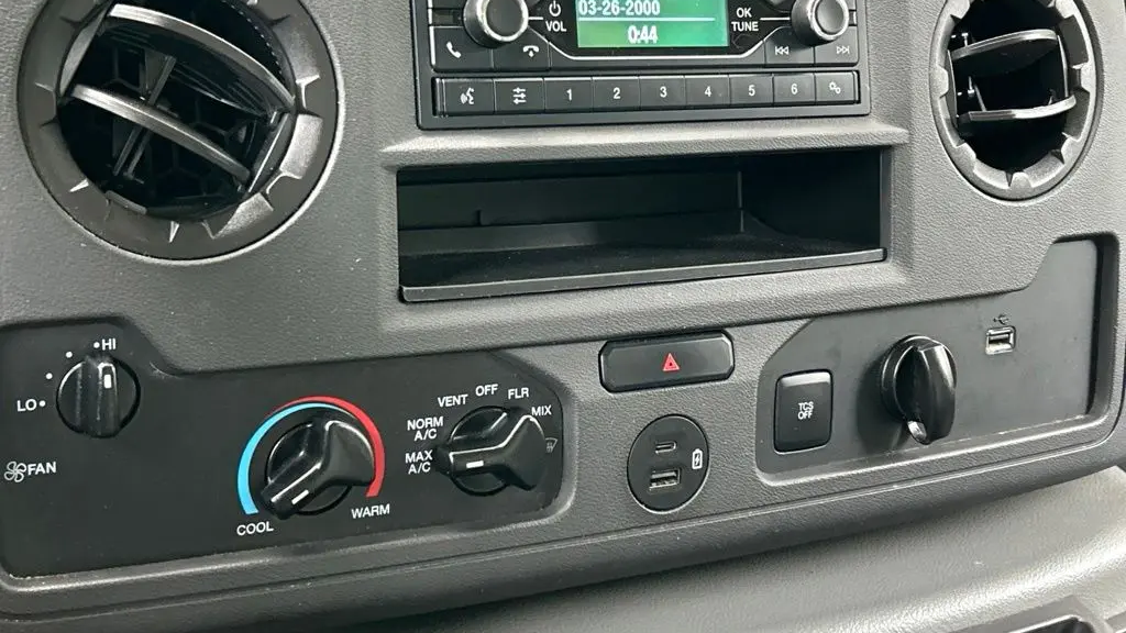 2024 Ford E-Series E-450 SD
