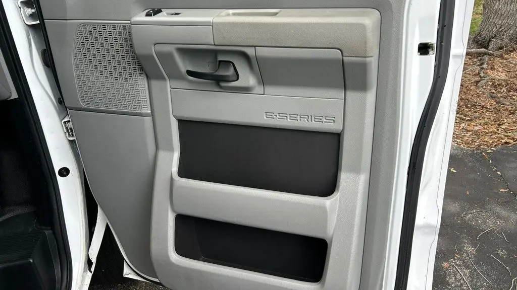 2024 Ford E-Series E-450 SD