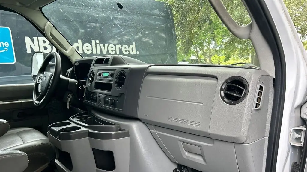 2024 Ford E-Series E-450 SD