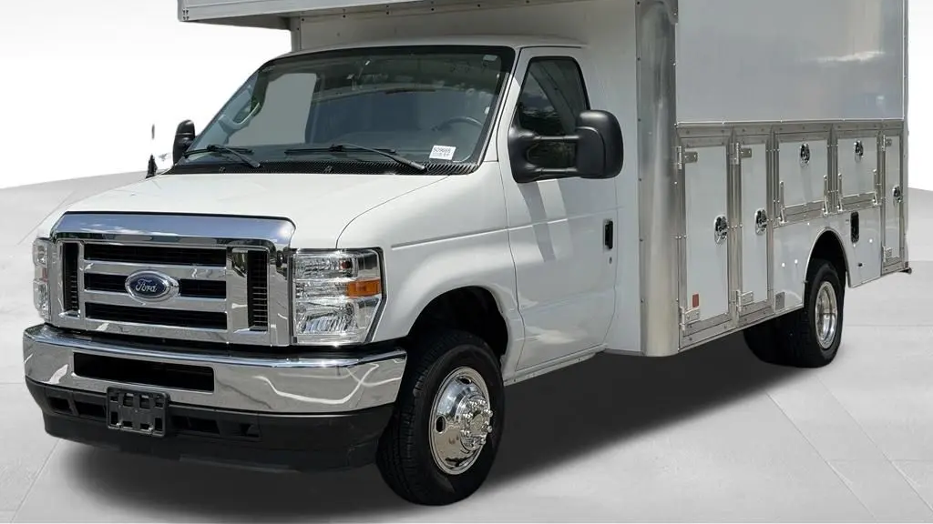 2024 Ford E-Series E-450 SD