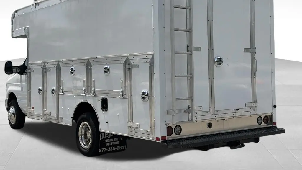 2024 Ford E-Series E-450 SD