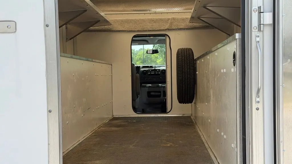 2024 Ford E-Series E-450 SD