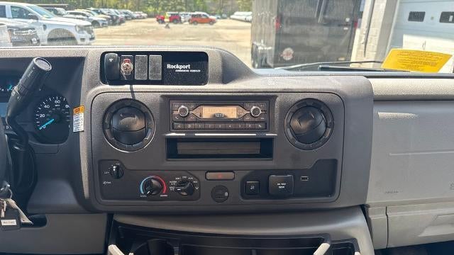 2025 Ford E-Series E-450 SD