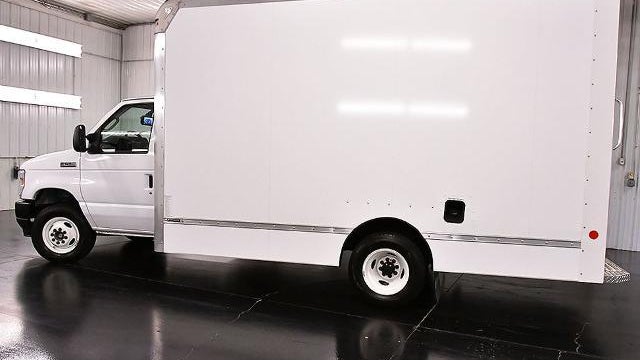 2024 Ford E-Series E-450 SD