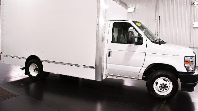 2024 Ford E-Series E-450 SD