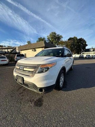2013 Ford Explorer with Oxford White Exterior