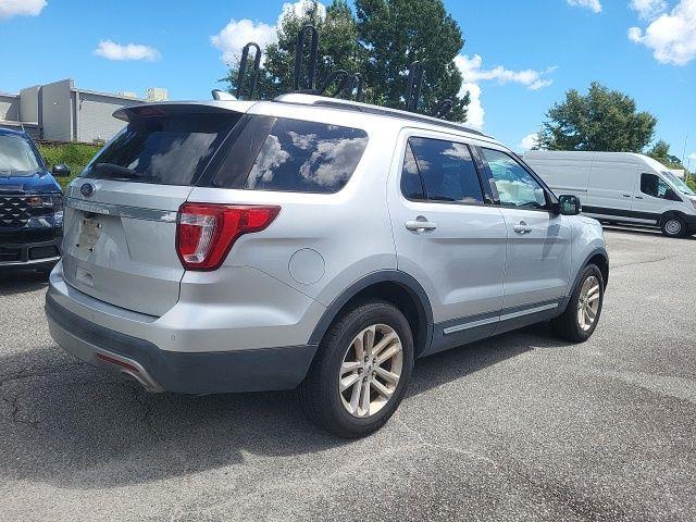 2017 Ford Explorer XLT — photo 1 of 3