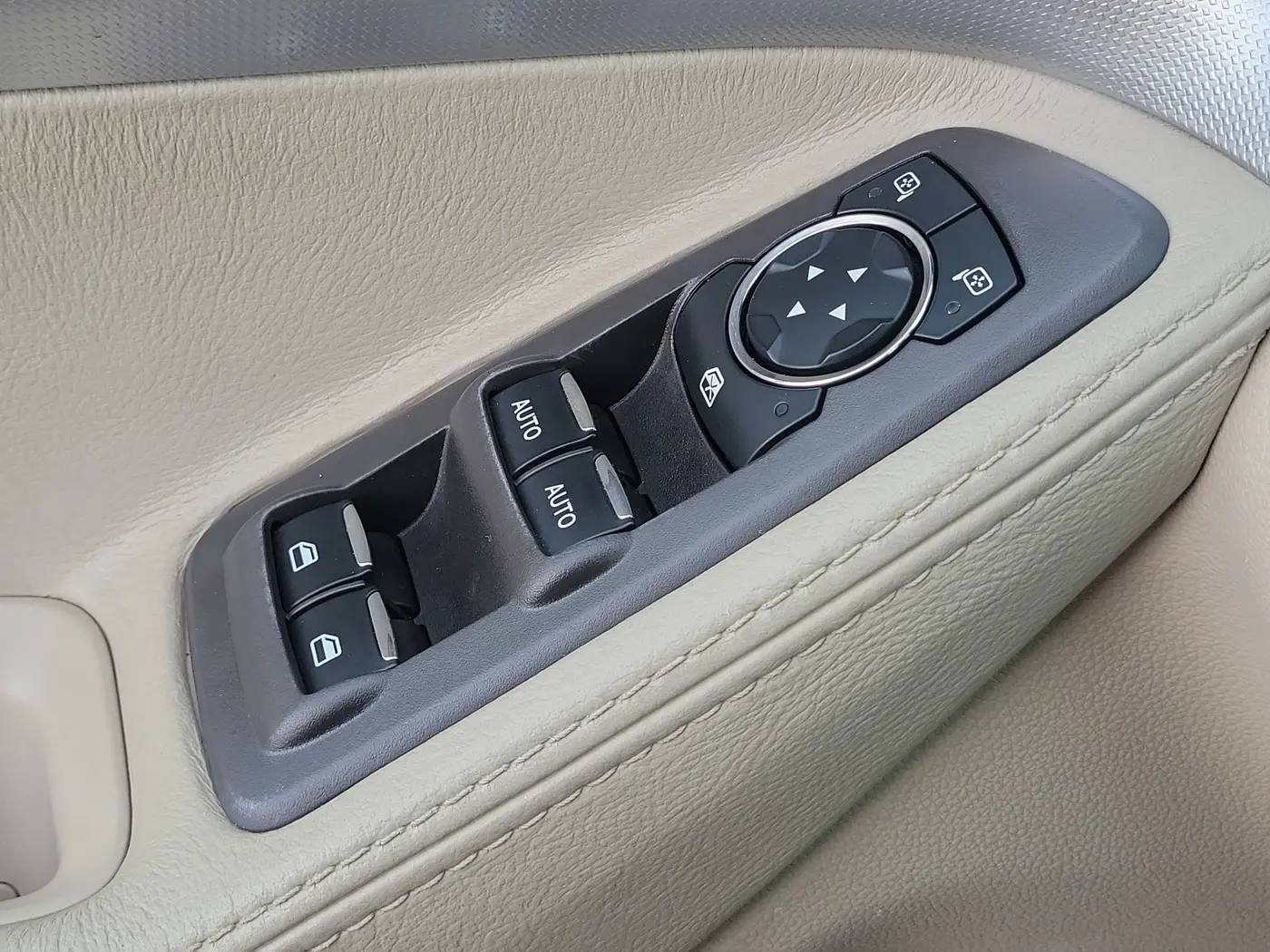 2014 Ford Explorer - $8,990