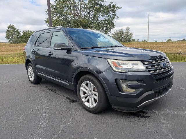 2017 Ford Explorer - $11,988