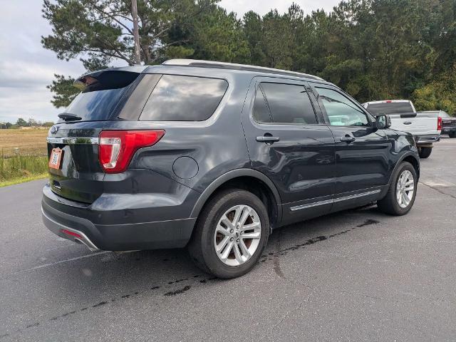 2017 Ford Explorer - $11,988