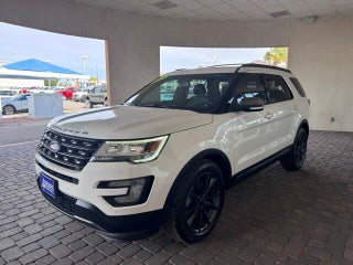 2017 Ford Explorer with White Platinum Clearcoat Metallic Exterior