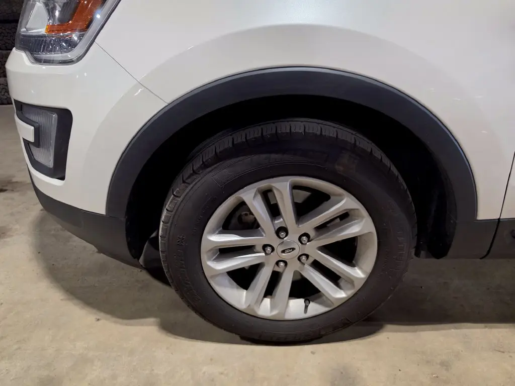 2017 Ford Explorer - $11,222