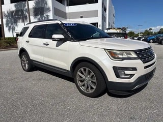 2017 Ford Explorer with White Platinum Metallic Tri-Coat Exterior