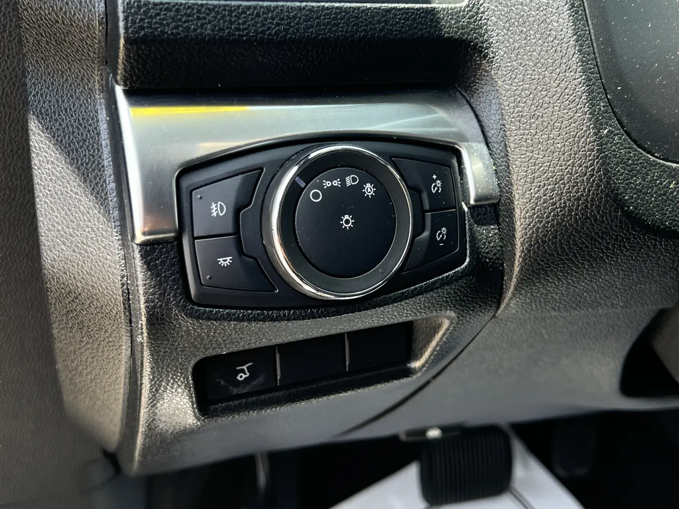 2018 Ford Explorer - $18,999