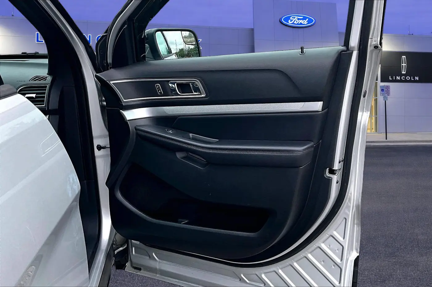 2016 Ford Explorer - $16,500