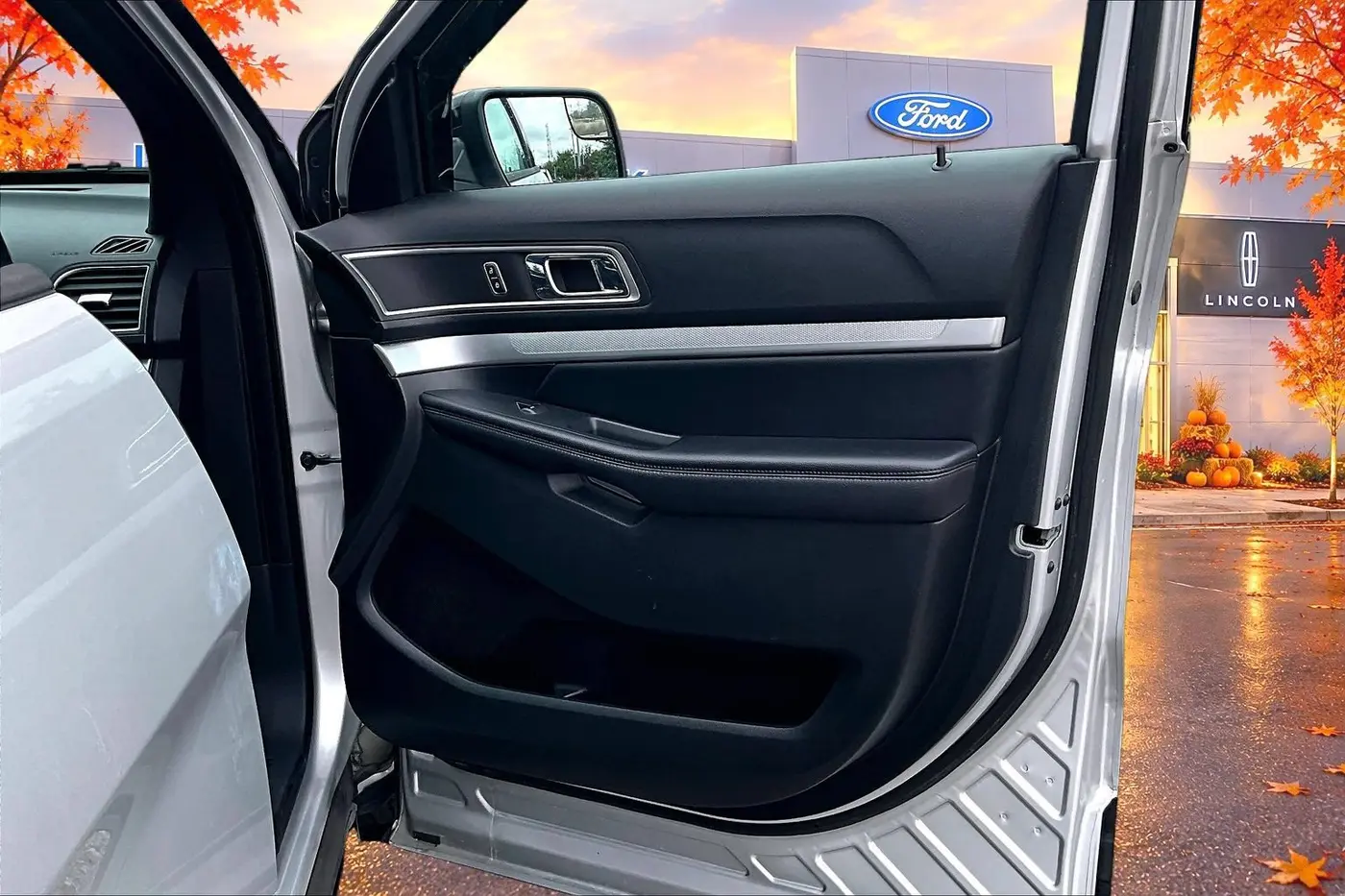 2016 Ford Explorer - $16,500