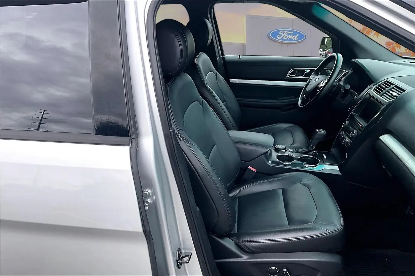2016 Ford Explorer - $16,500