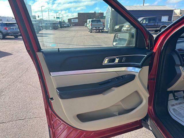 2016 Ford Explorer - $11,900