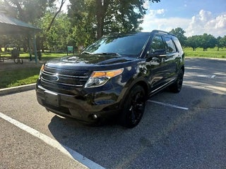 2015 Ford Explorer with Tuxedo Black Metallic Exterior