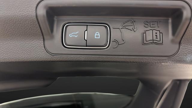 2023 Ford Explorer Hybrid Limited