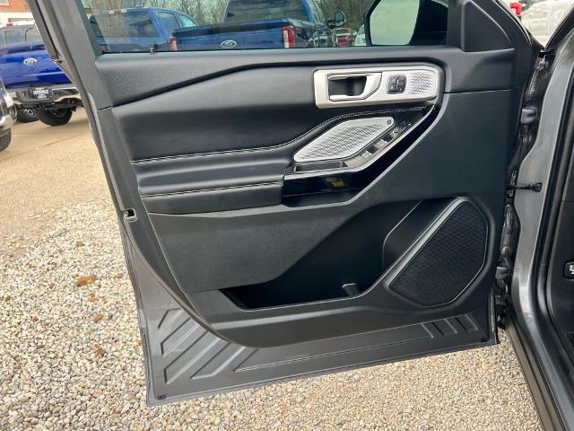 2022 Ford Explorer - $36,900