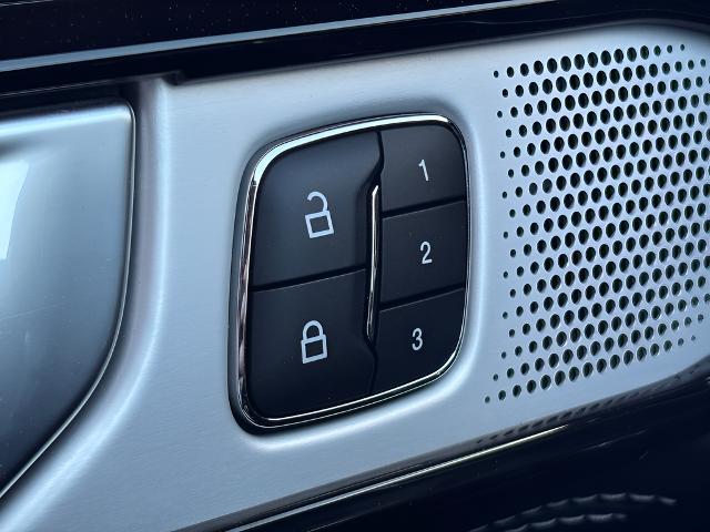 2022 Ford Explorer - $32,995