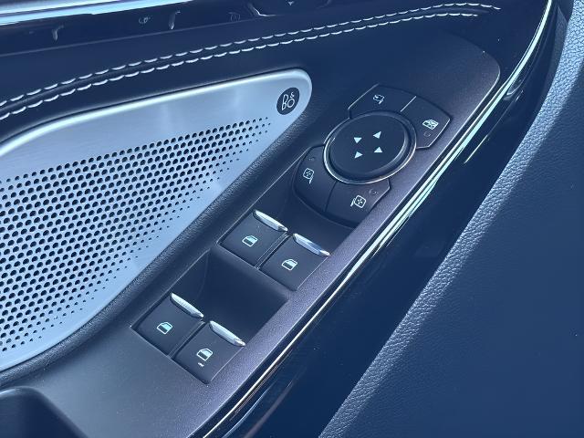 2022 Ford Explorer - $32,995