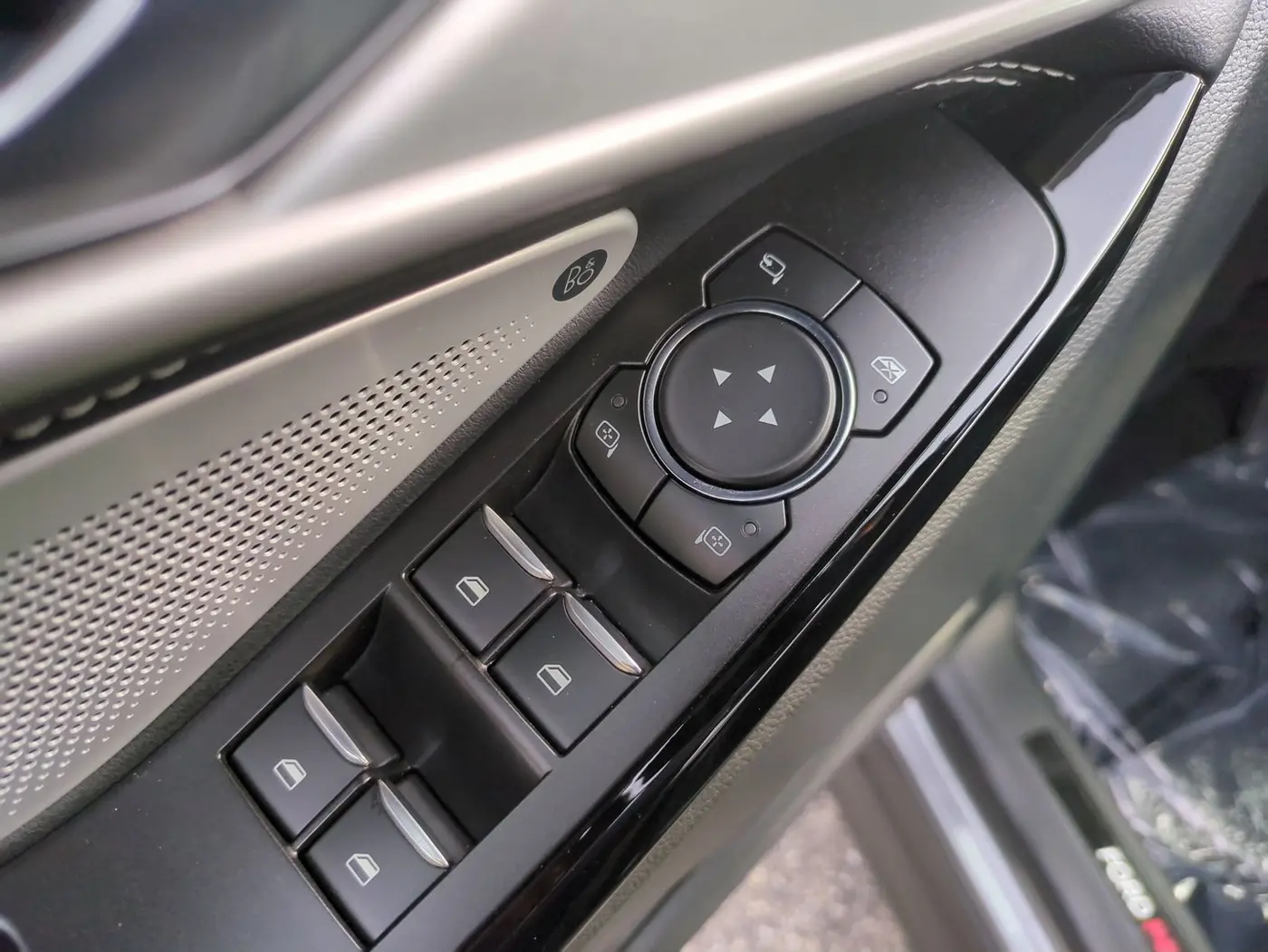 2022 Ford Explorer - $33,990