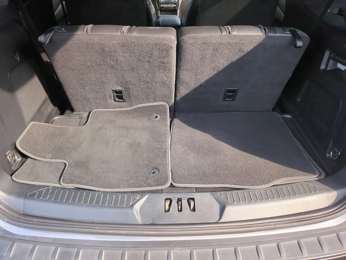 2022 Ford Explorer - $33,990
