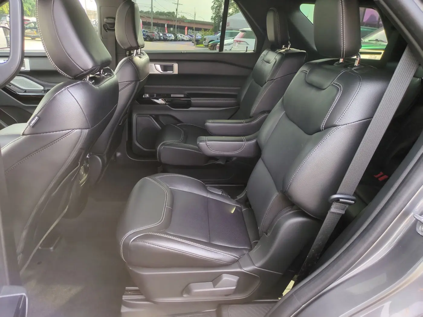 2022 Ford Explorer - $33,990