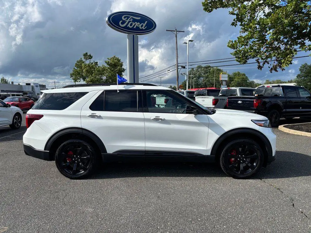 2023 Ford Explorer - $39,995