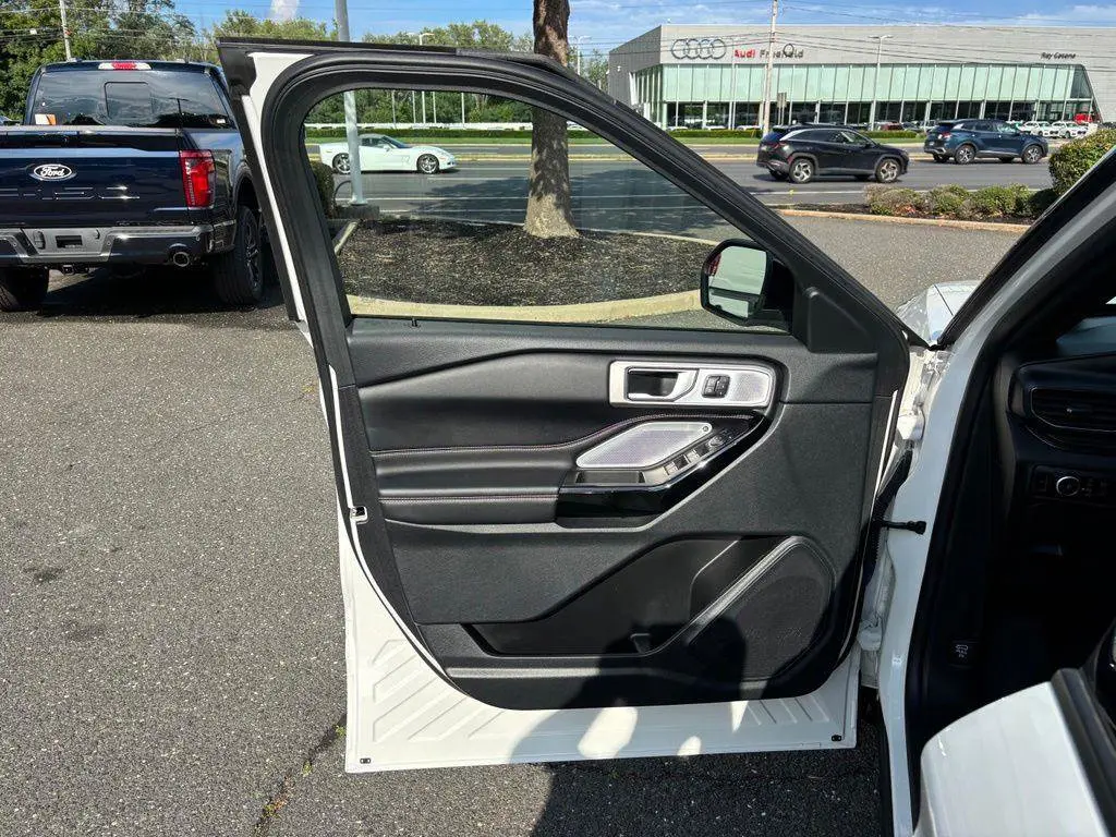 2023 Ford Explorer - $39,995