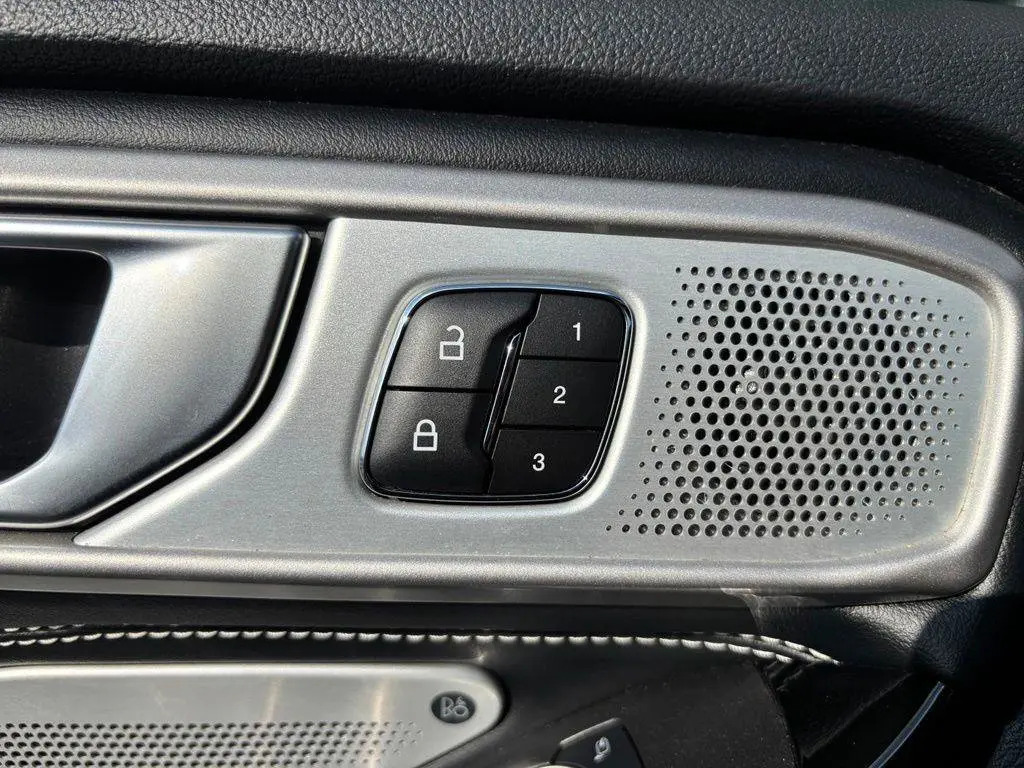 2023 Ford Explorer - $39,995