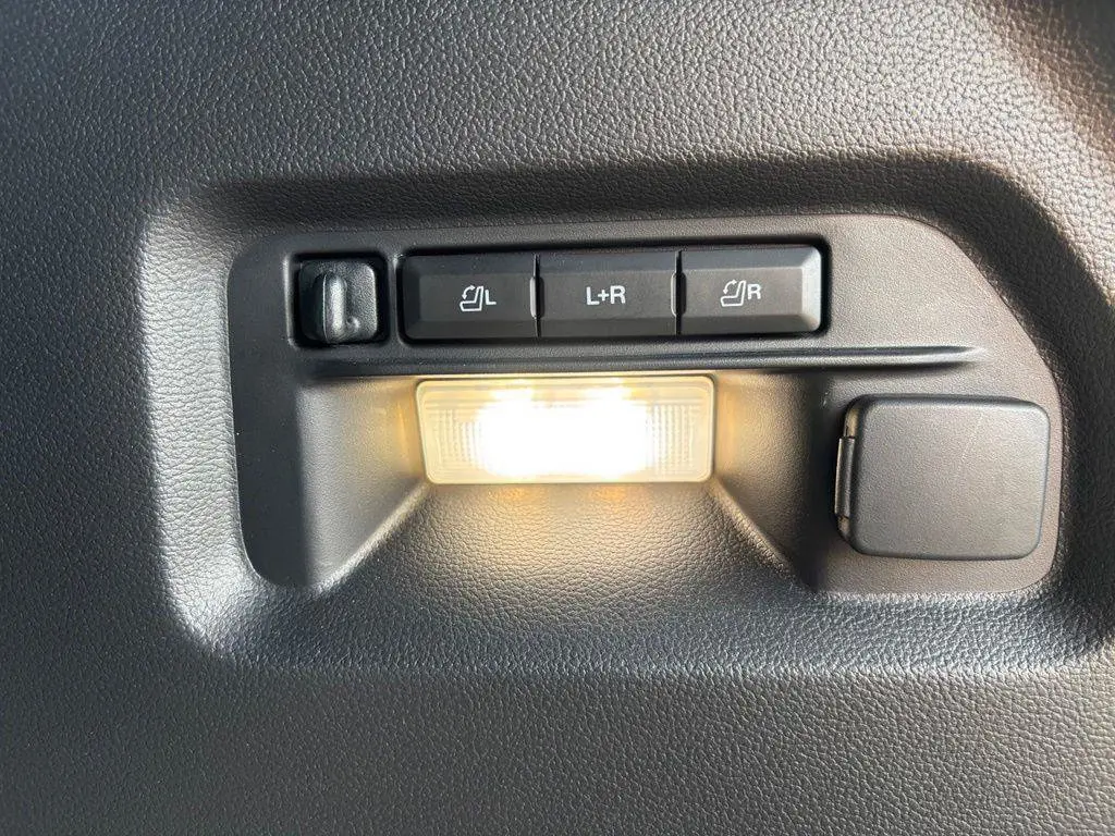 2023 Ford Explorer - $39,995