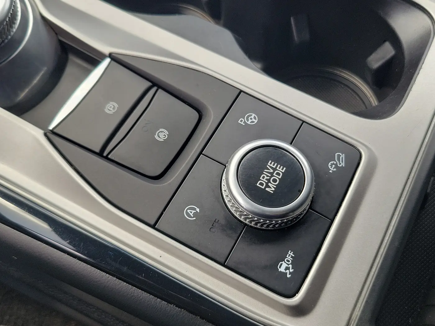 2021 Ford Explorer - $31,990