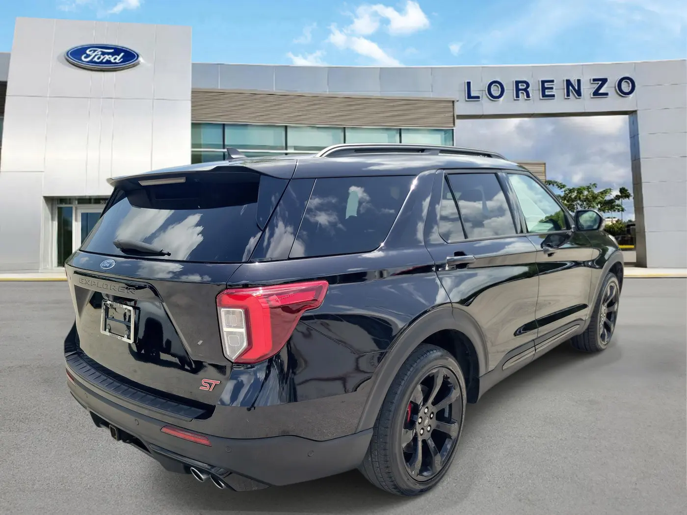 2021 Ford Explorer - $31,990