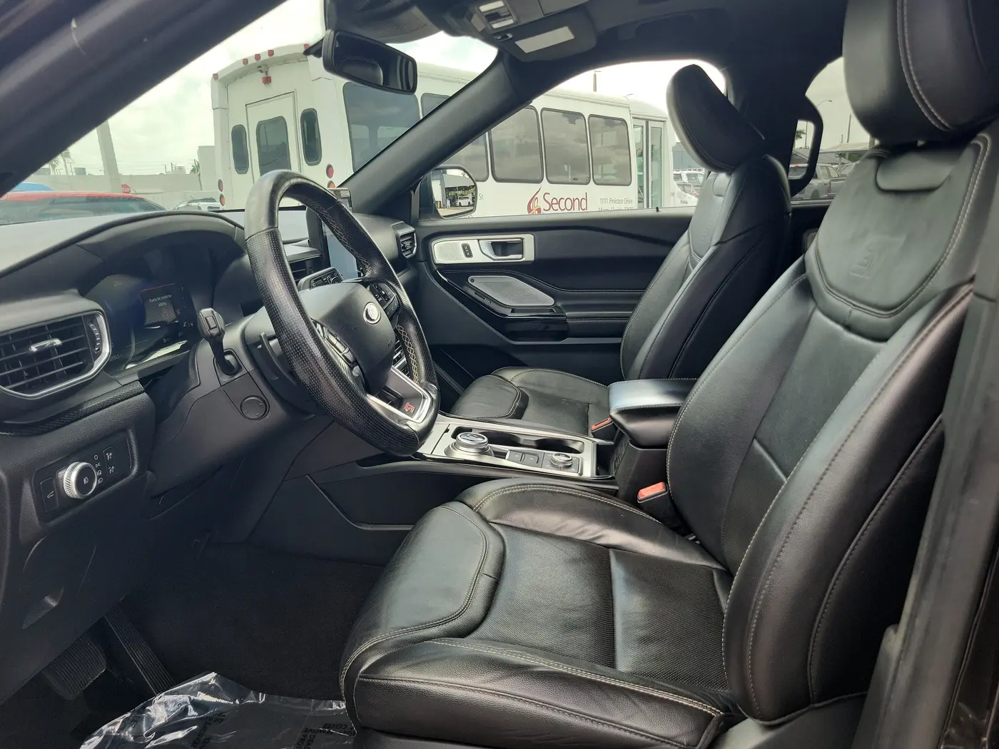 2021 Ford Explorer - $31,990