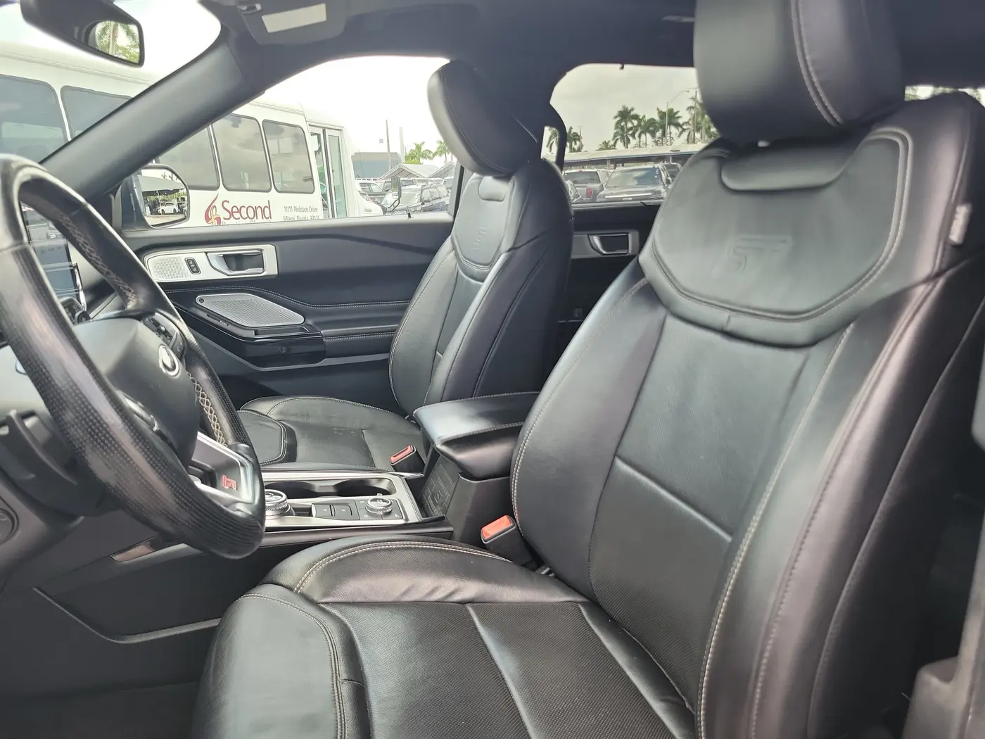 2021 Ford Explorer - $31,990