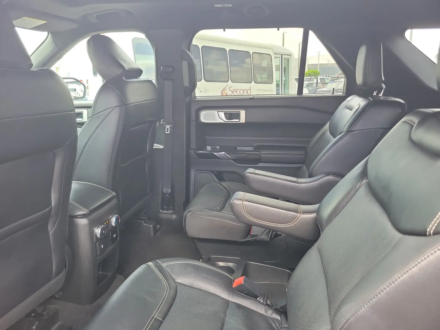 2021 Ford Explorer - $31,990