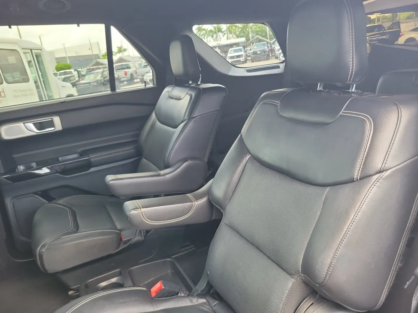2021 Ford Explorer - $31,990