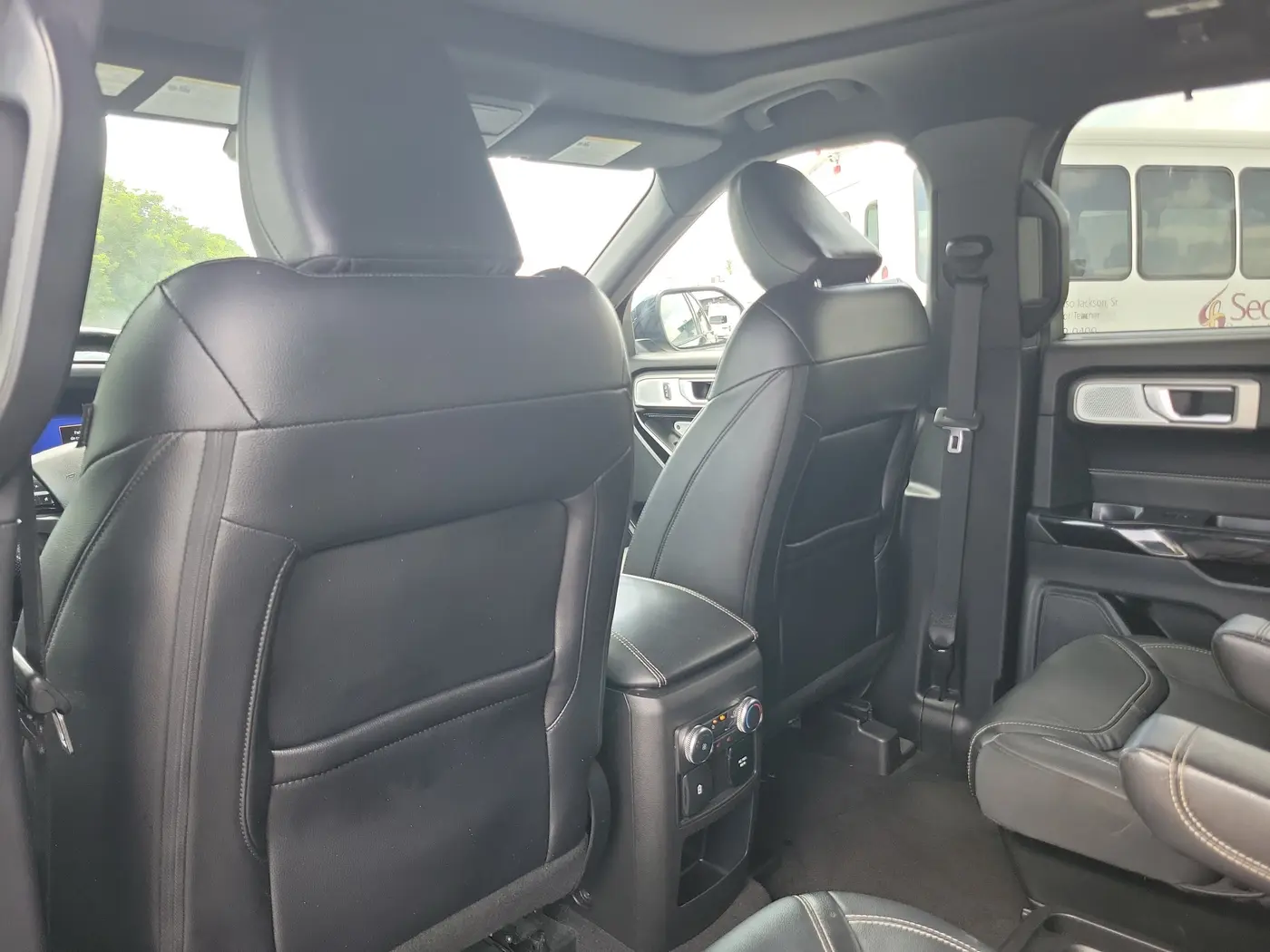 2021 Ford Explorer - $31,990
