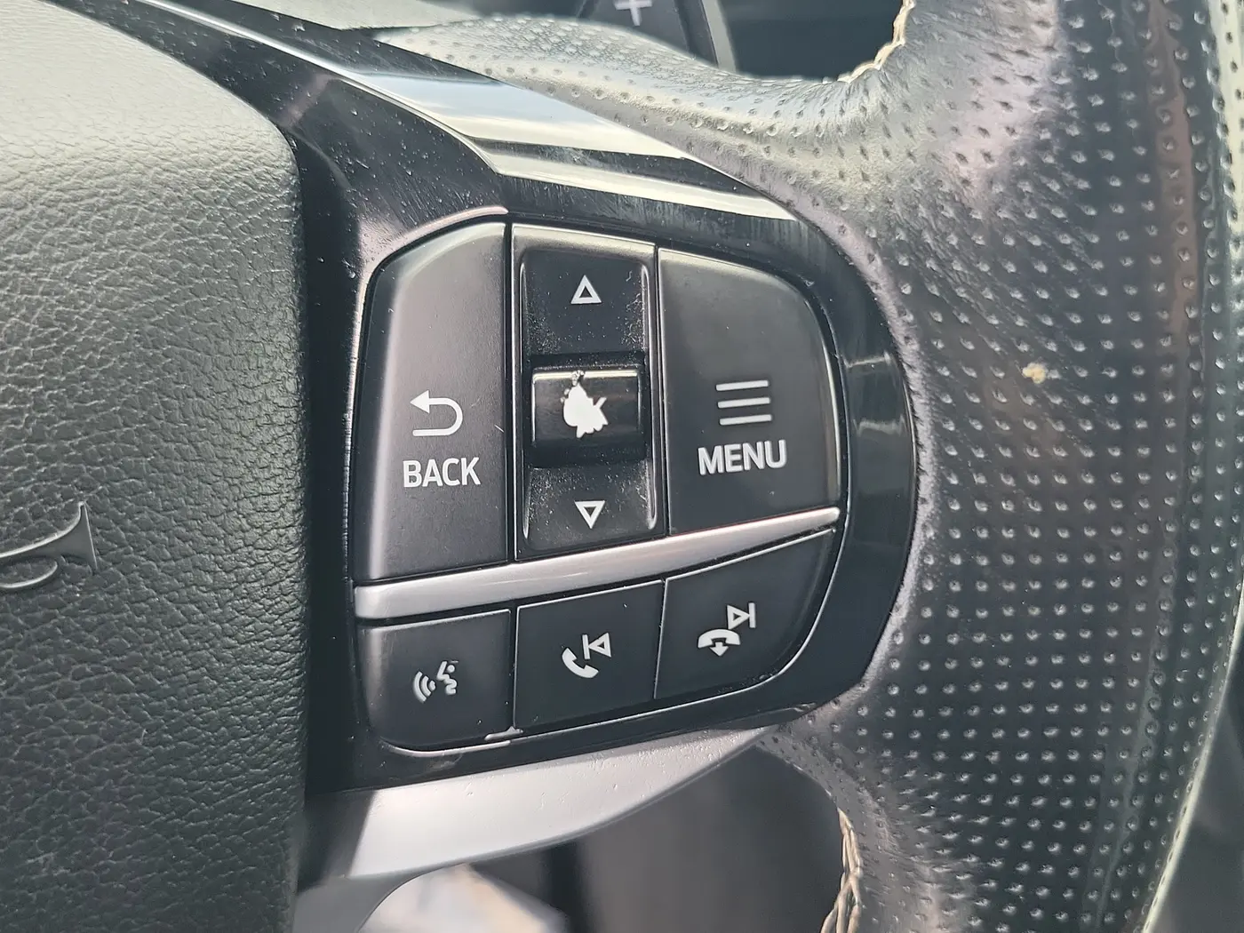 2021 Ford Explorer - $31,990