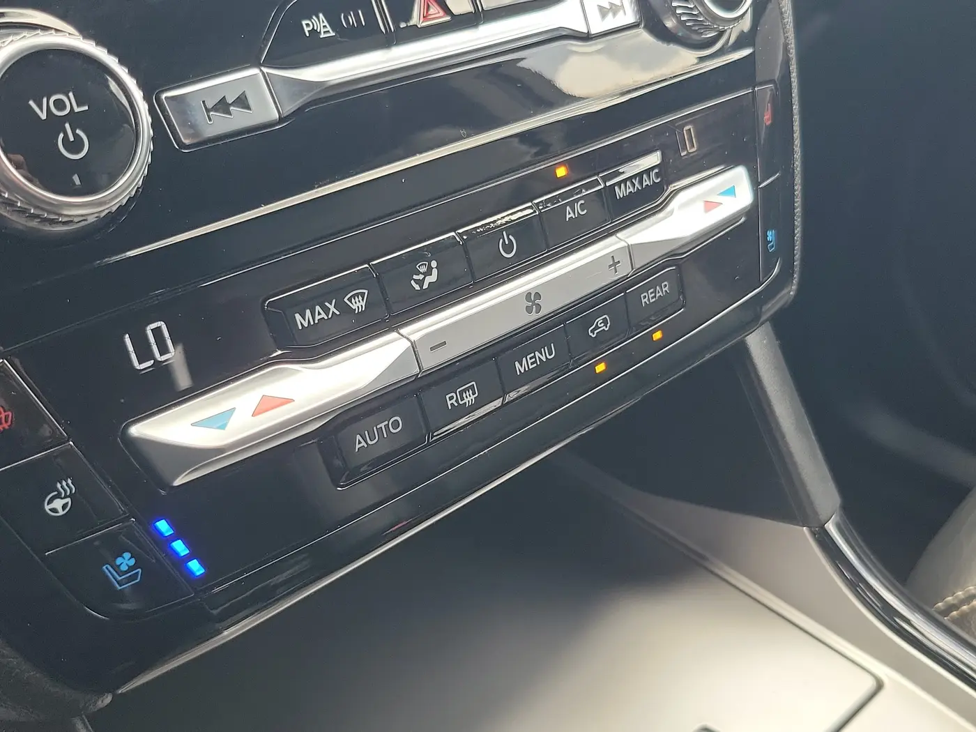 2021 Ford Explorer - $31,990