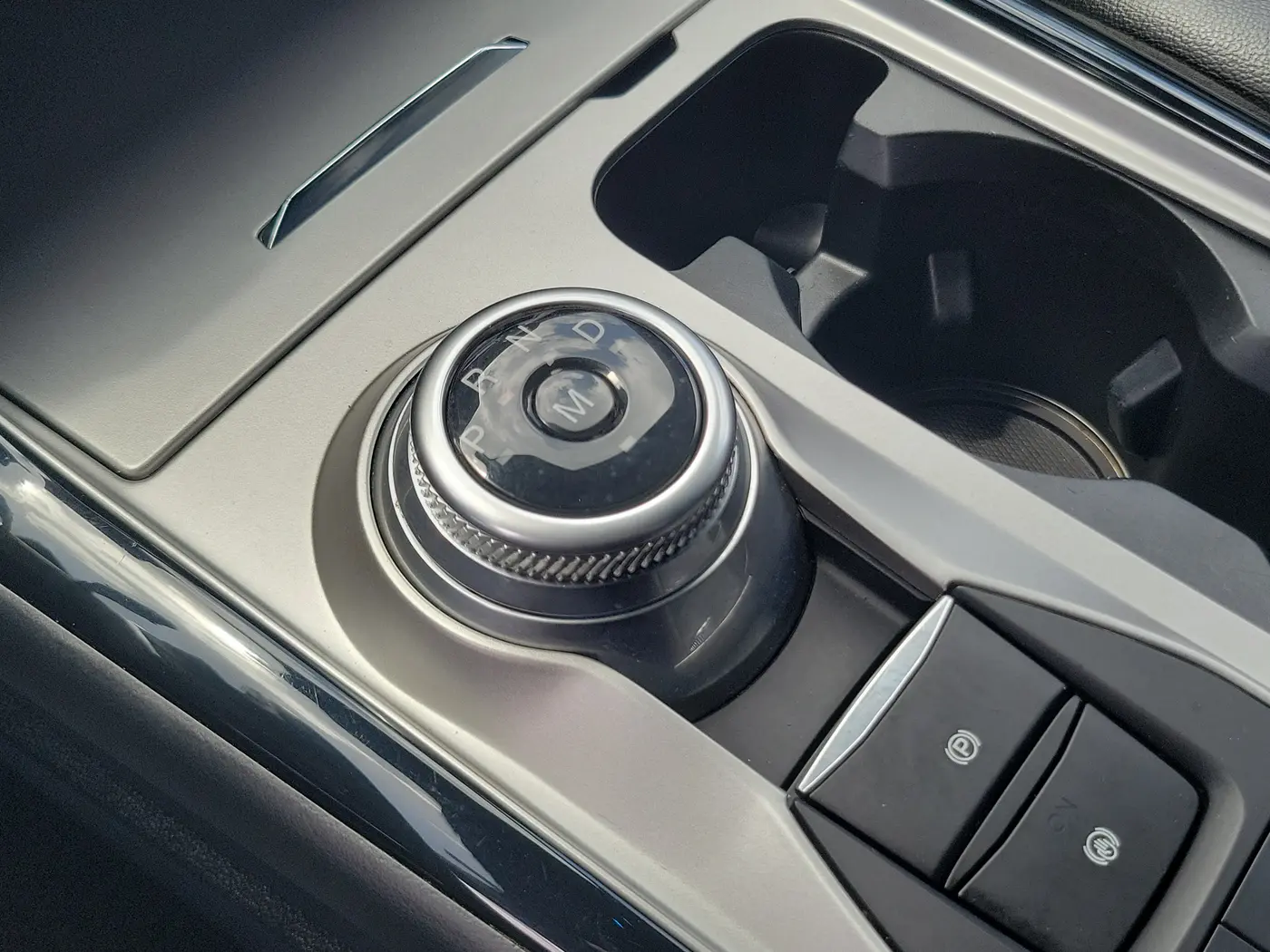 2021 Ford Explorer - $31,990