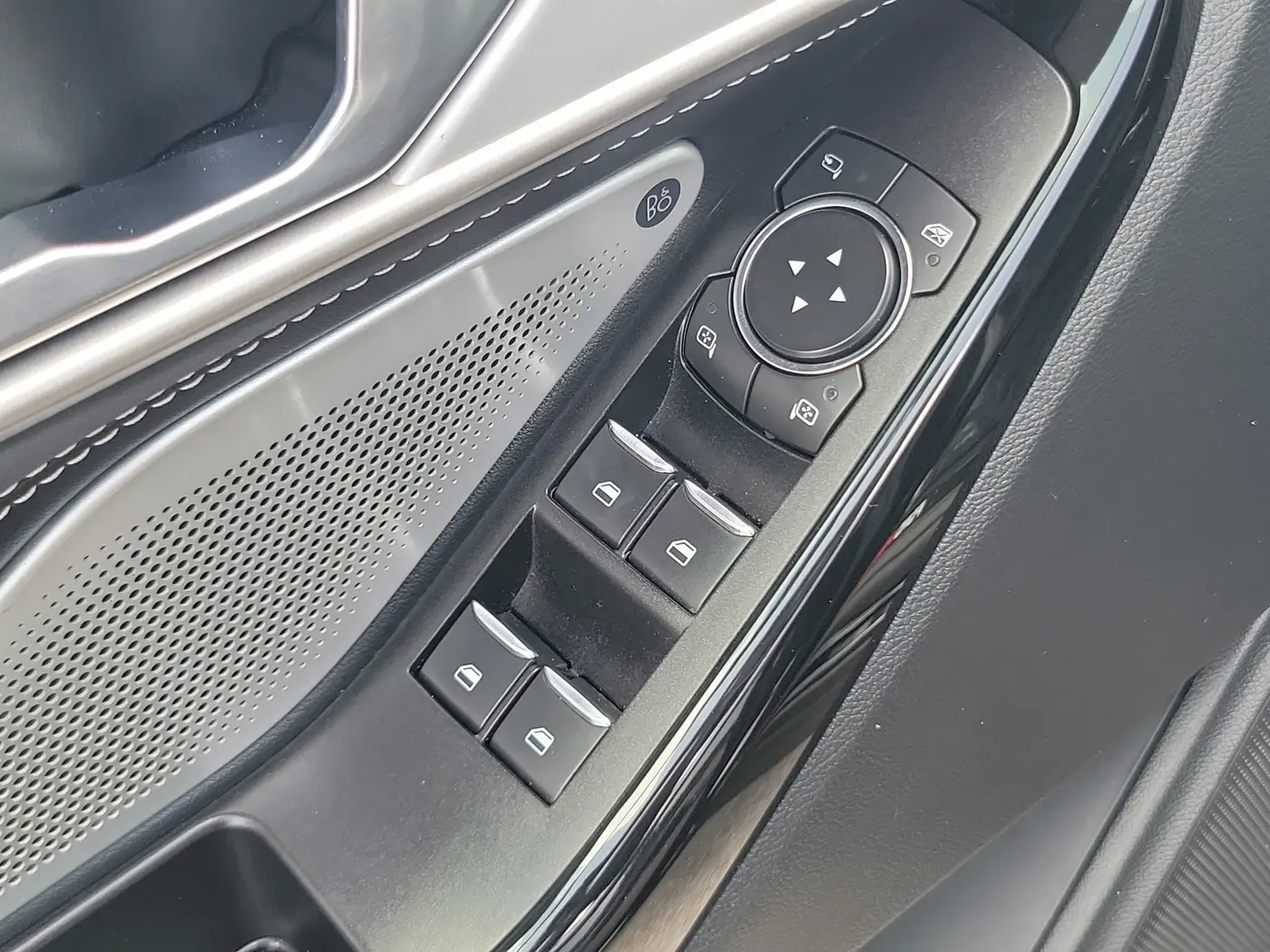 2021 Ford Explorer - $31,990