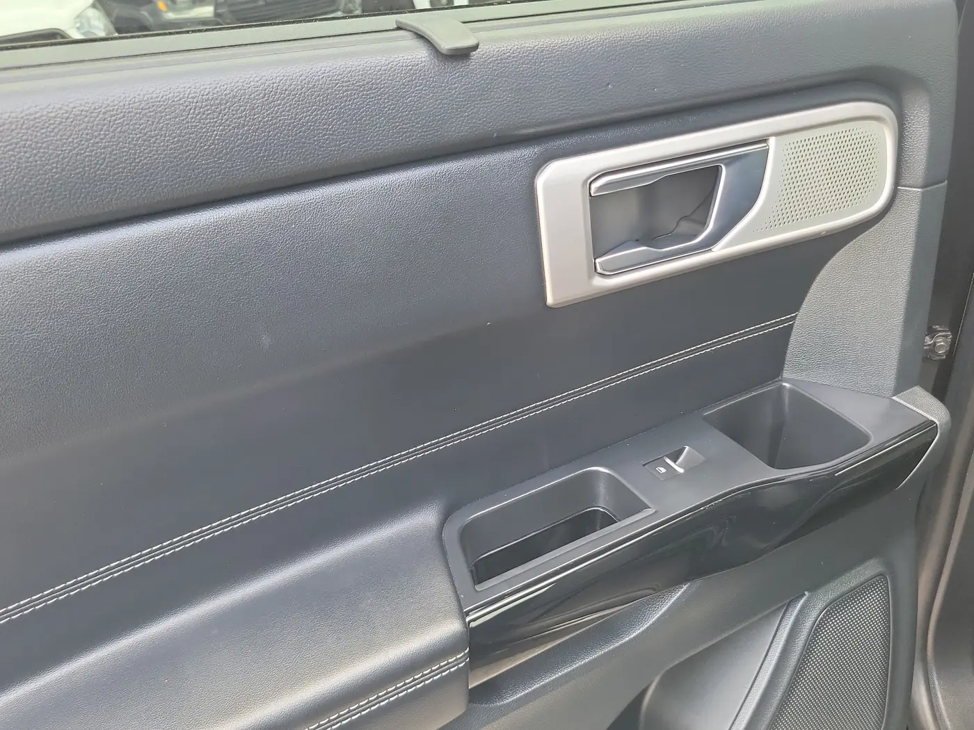 2021 Ford Explorer - $31,990